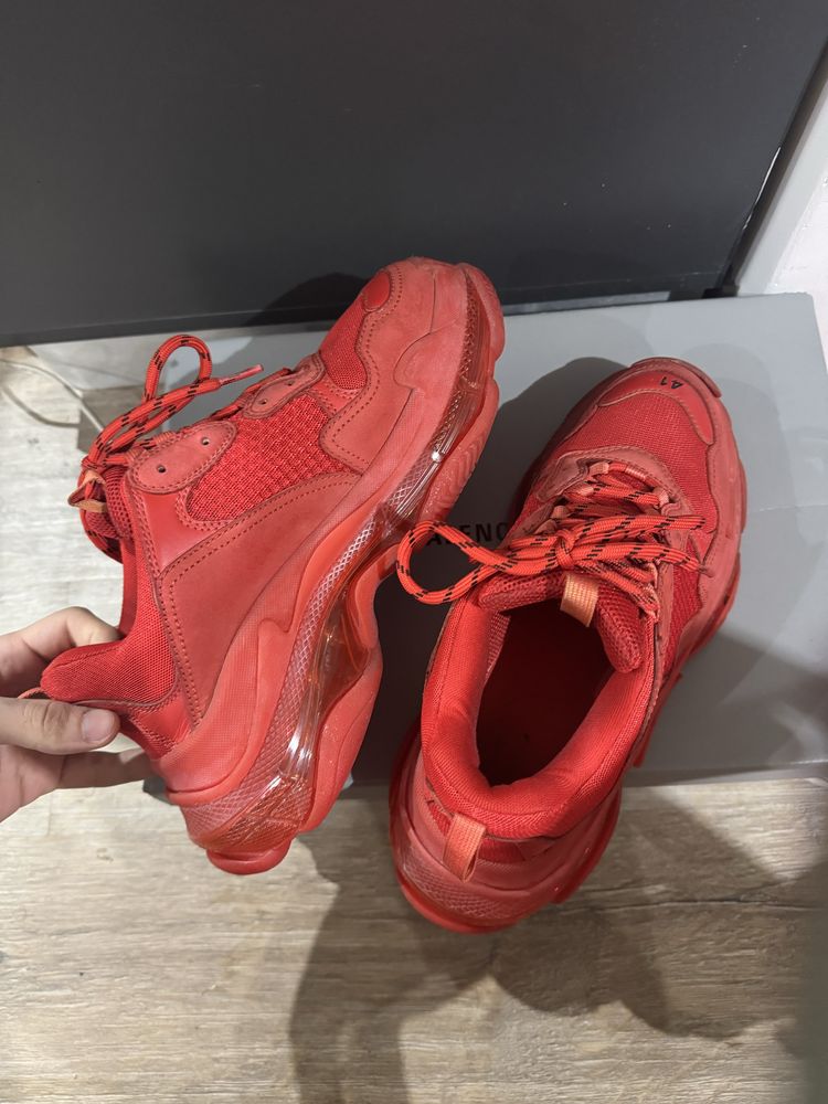 Balenciaga triple s (gucci balenciaga balmain rick owens dior)
