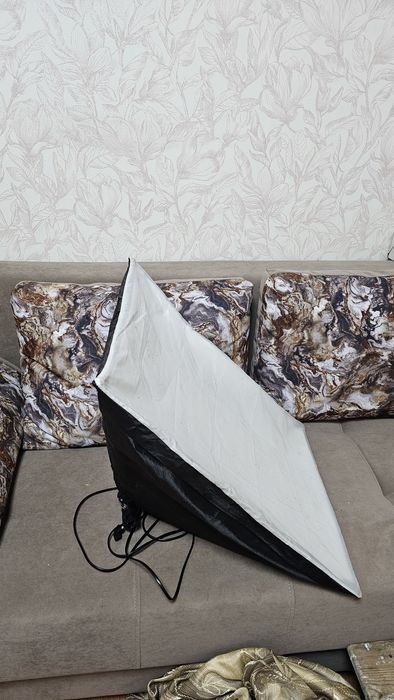 Студий свет на штативе