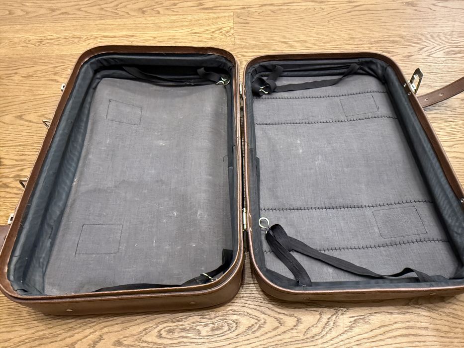 Geamantan vintage din piele