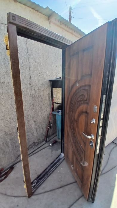 Срочно продам железный дверь 60000т