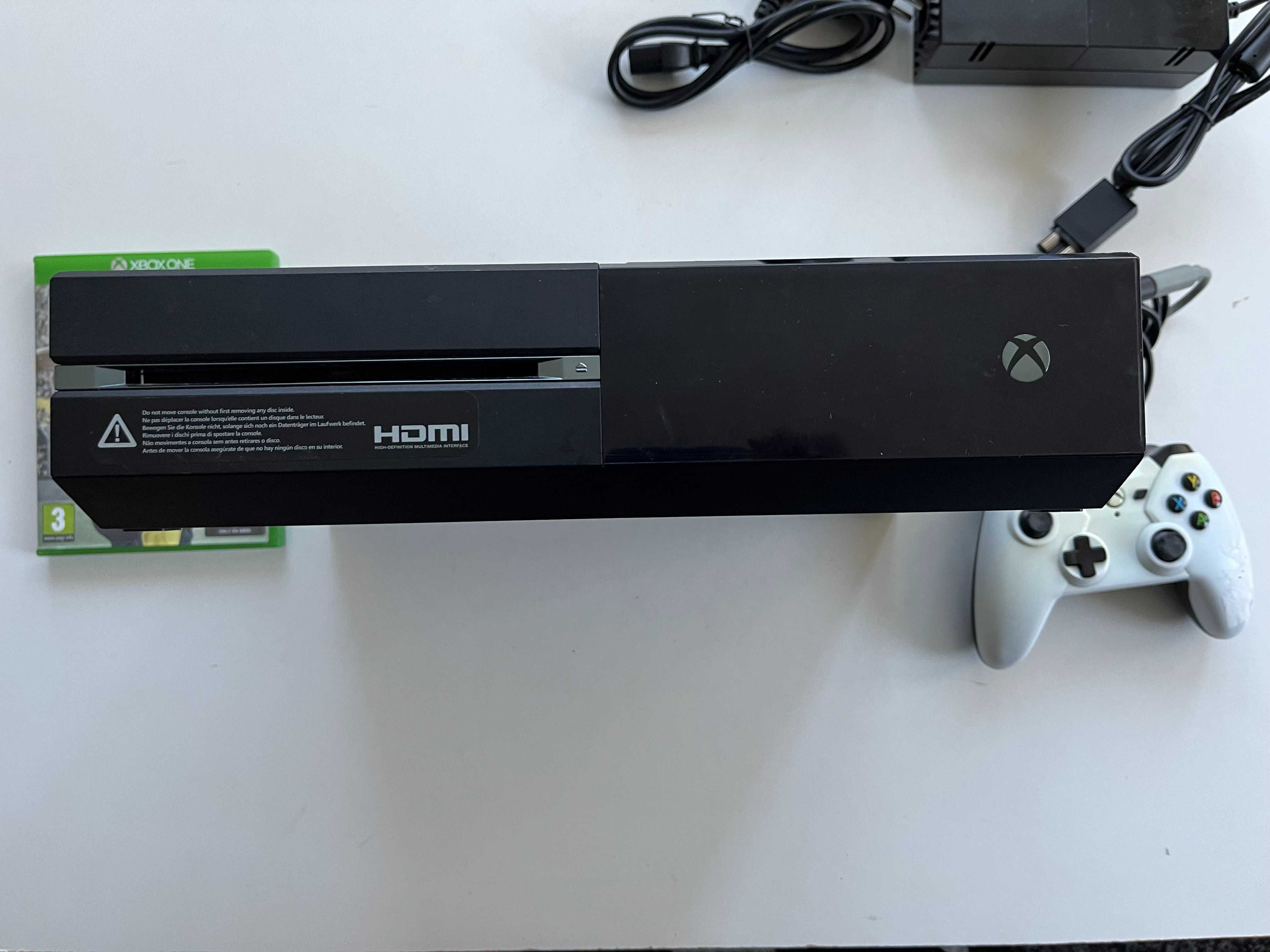 Xbox One 500GB с контролер и диск