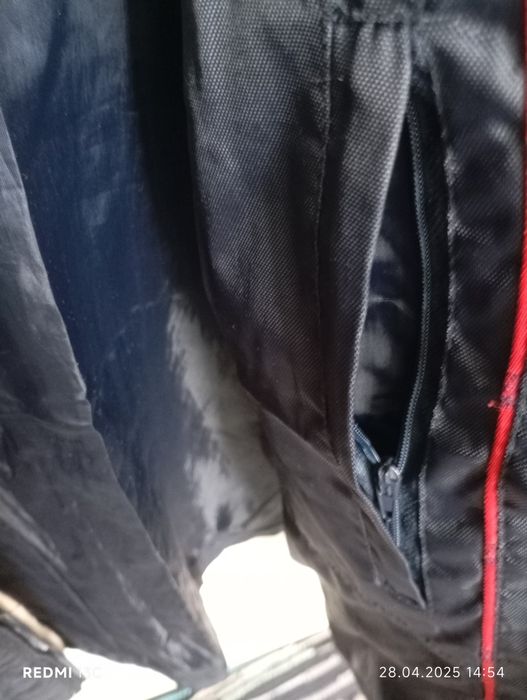 Мъжко спортно яке от фен магазина на Bayern München за пролет и лято .