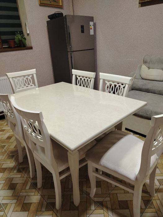 Стол 6 та стули билан сотилади
