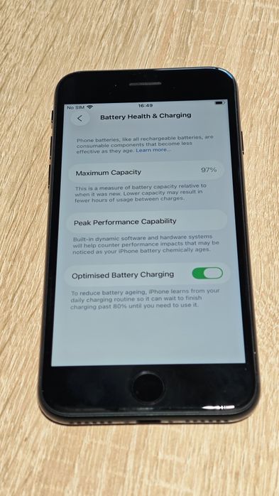 iPhone SE 3 (64GB, Midnight) – stare excelentă, baterie 97%