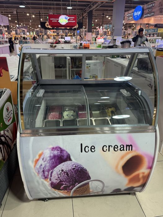 Продам витриную морозильниң для мороженого