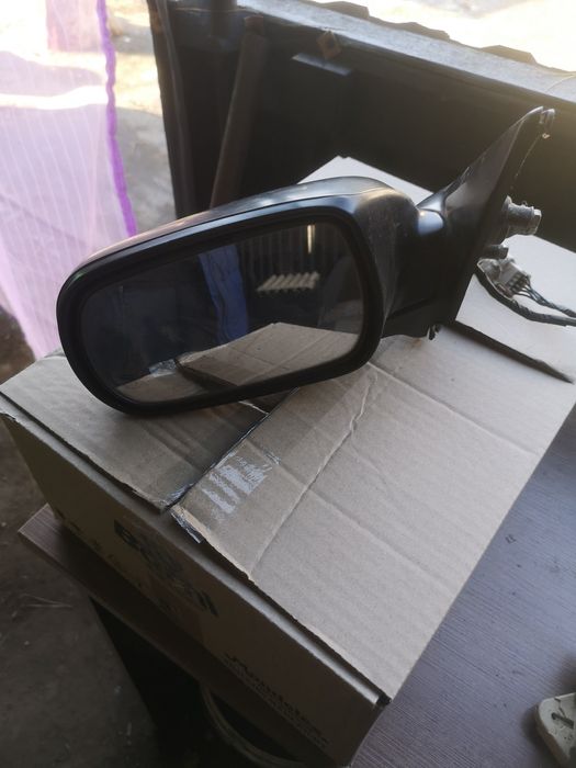Продам зеркало ниссан р10