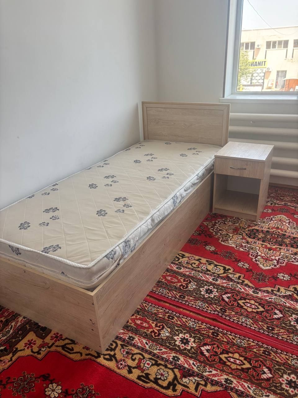 Кровать с тумбой