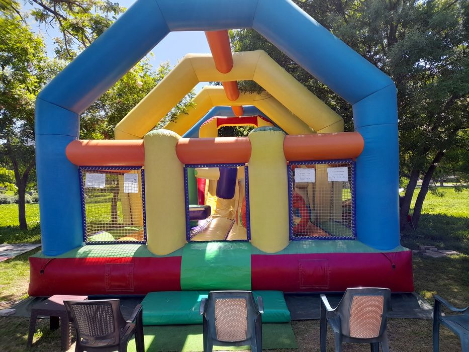 Професионален Български надуваем батут-замък.