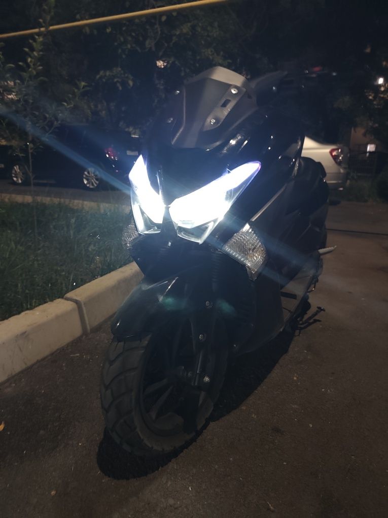 Skuter M max sotiladi ideal