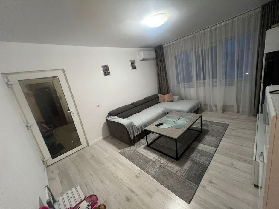 Vand apartament situat in Craiovita Noua zona Materna