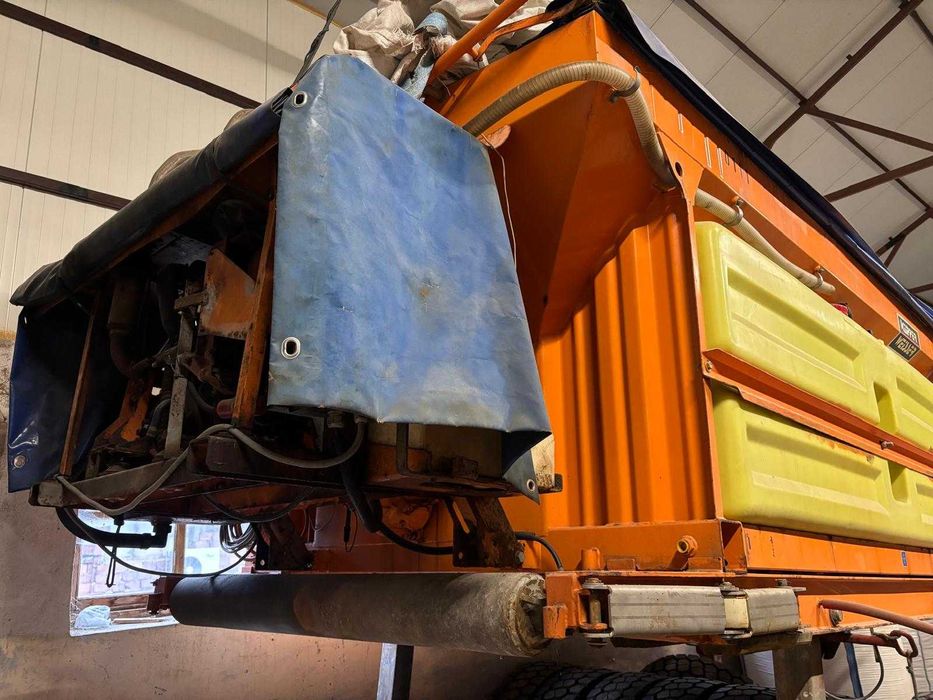 Sărăriță și lamă de zăpadă