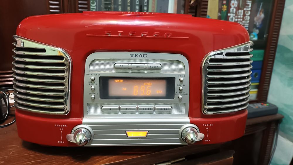 Radio Vintage TEAC SL-D90 cu CD si AM-FM din anul 2002