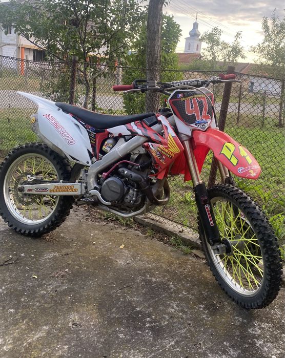 Vând cross Honda