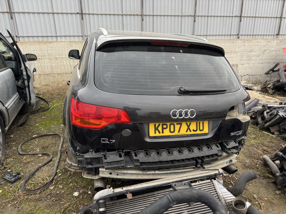Tripla stop stanga spate audi Q7 an fabricatie 2008