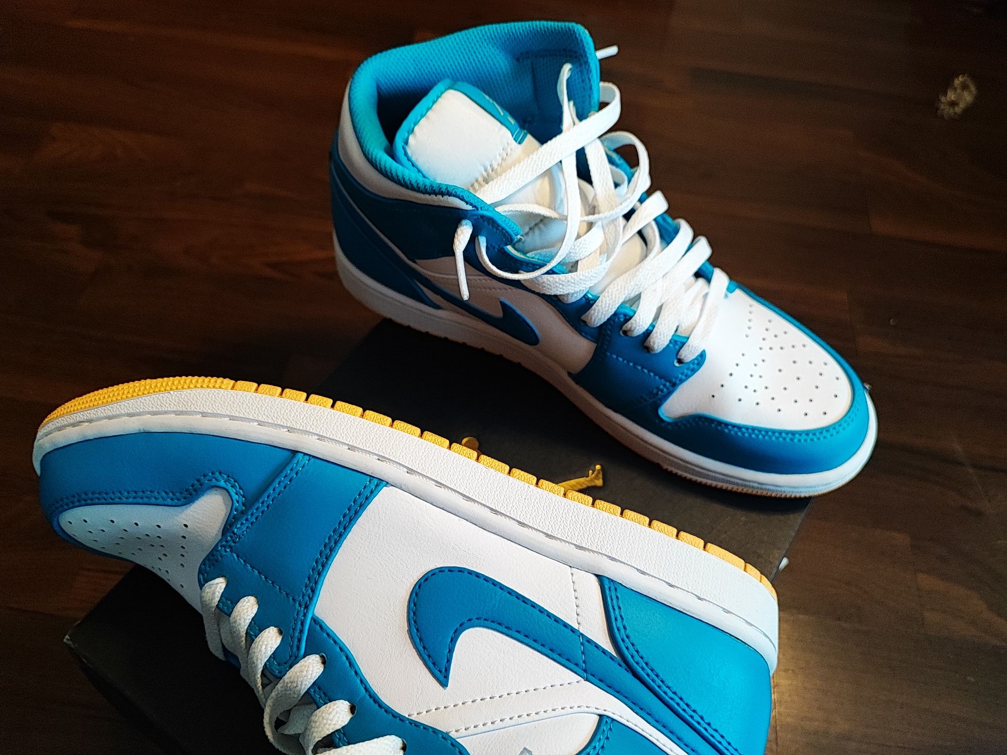 Jordan 1 mid Aquatone