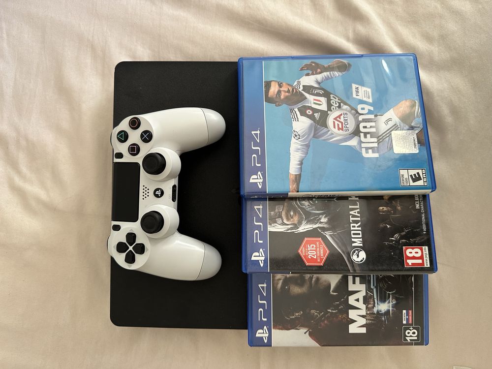 PlayStation 4 Slim