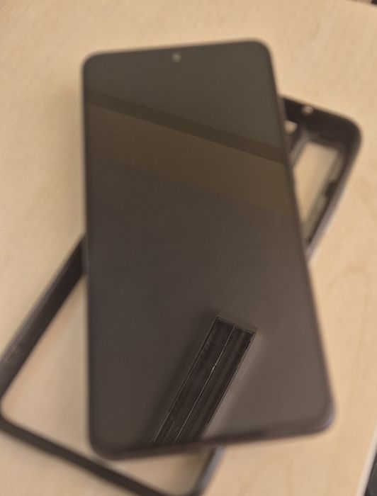 Продавам Samsung Galaxy S21 FE с 128GB вградена памет и 6GB RAM.