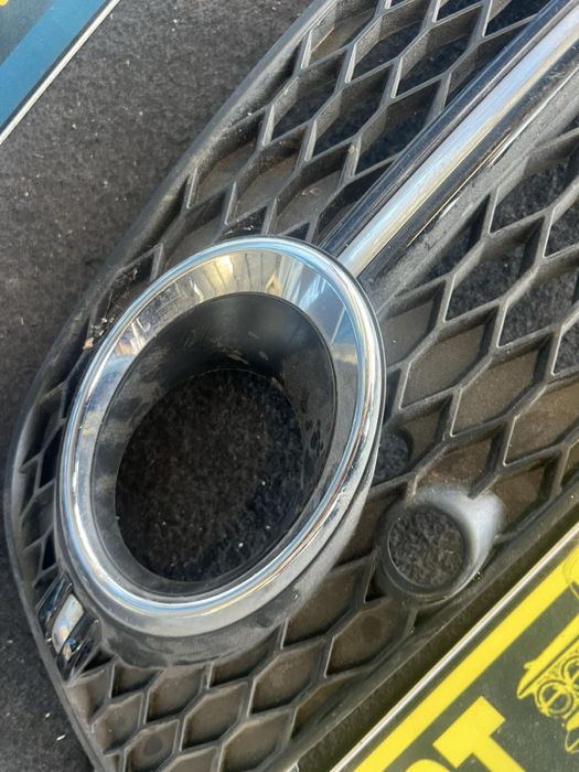 Решетка с отвор за дистроник броня Audi Q5 Sline Facelift 8r0807682Q