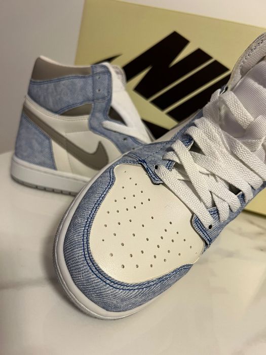 Jordan 1 Hyper Royal