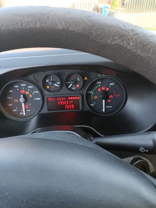 Vănd Iveco autoutilitara ,an fabricație 2015,motor2998cm34