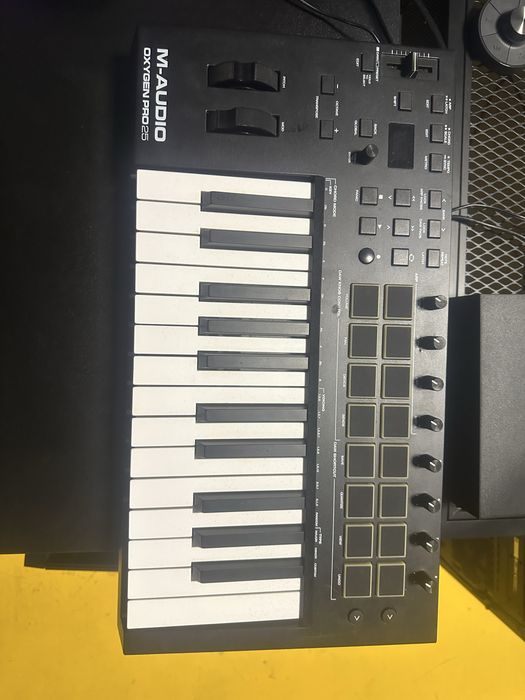 Clapa M-Audio Oxygen Pro 25-Key USB MIDI Keyboard Controller