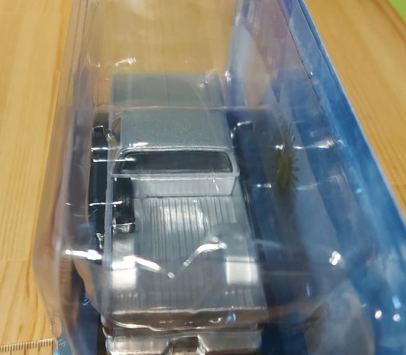 Пикап Chevrolet Silverado C-10. Цена: 30лв.Метал и пластмаса.