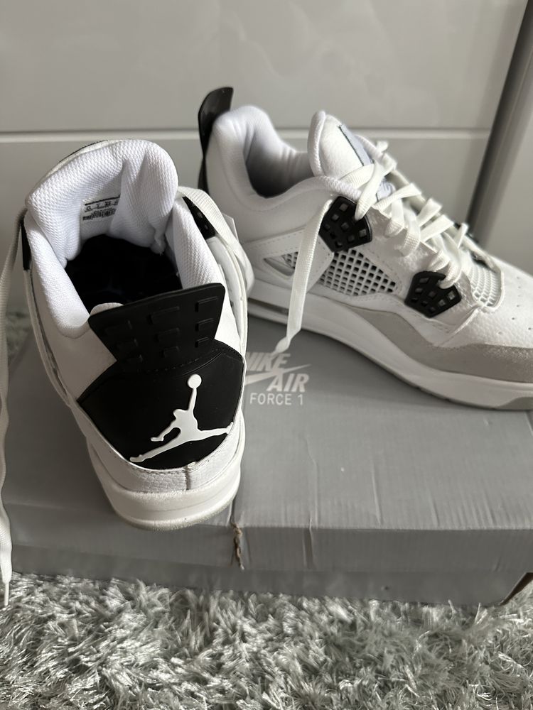 Adidasi Jordan 4 black white