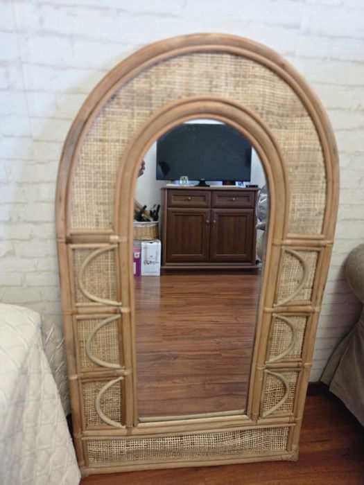 Стенно огледало естествен ратан