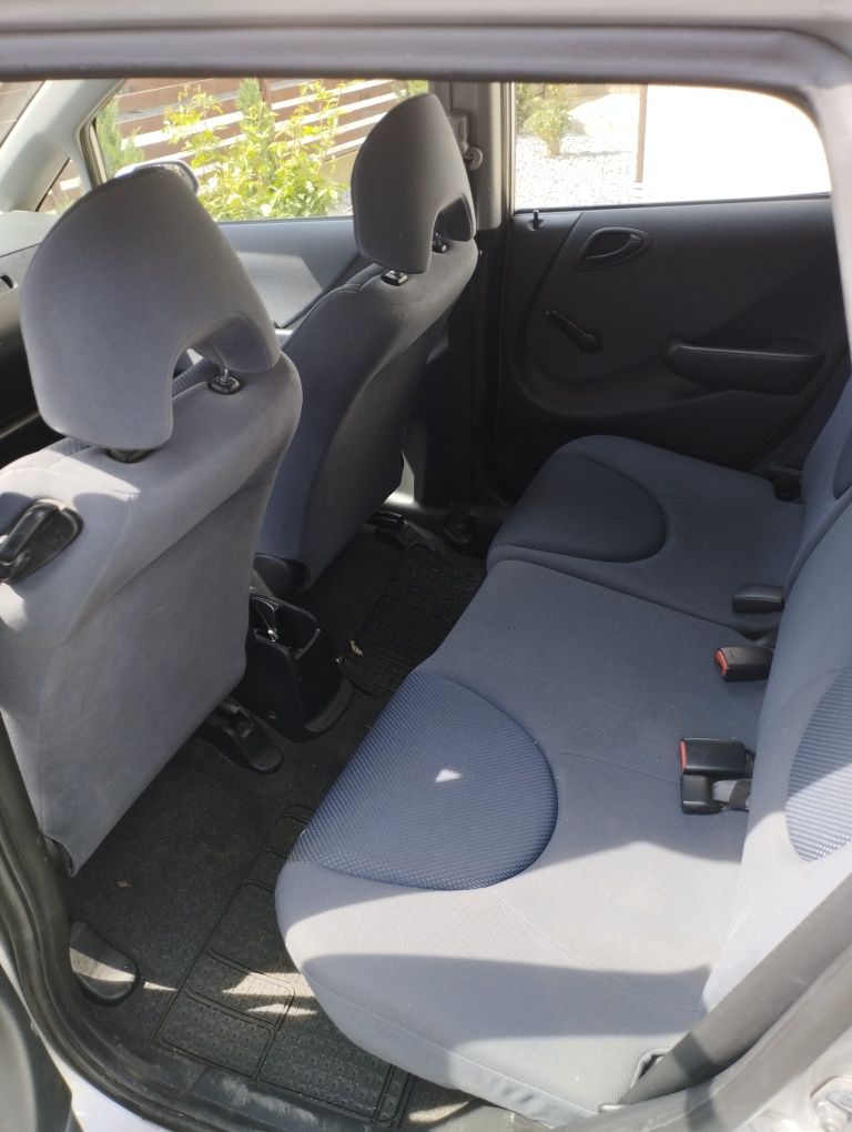 Vând Honda jazz model 2002