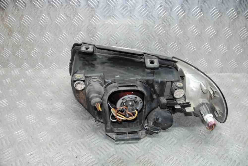 Фара передняя правая
AUDI A4