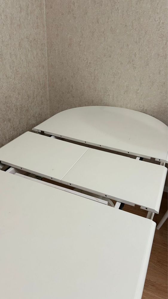 Обеденный стол на кухню