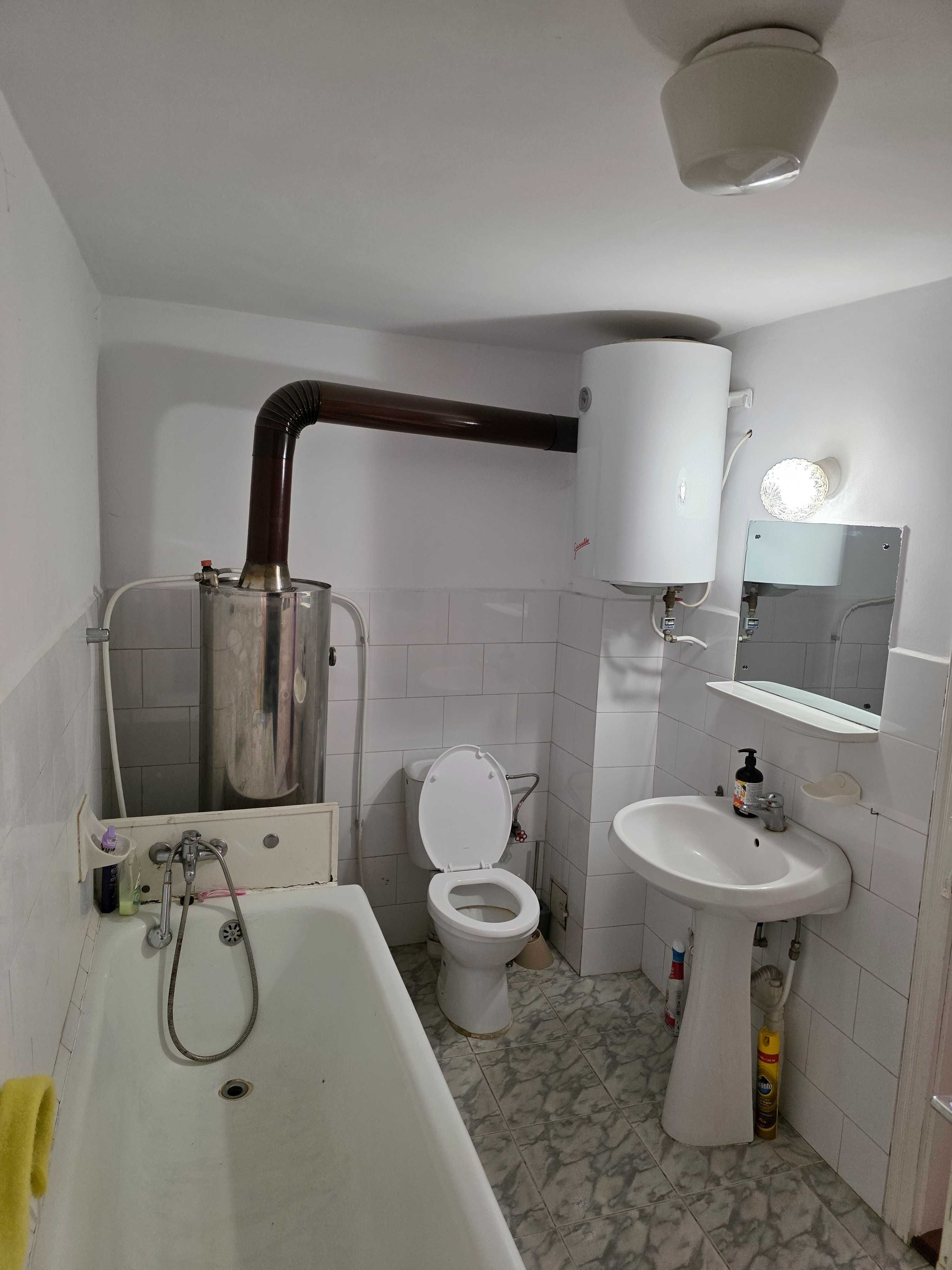 Inchiriez CASA in Radauti langă Casa de Cultura 300€