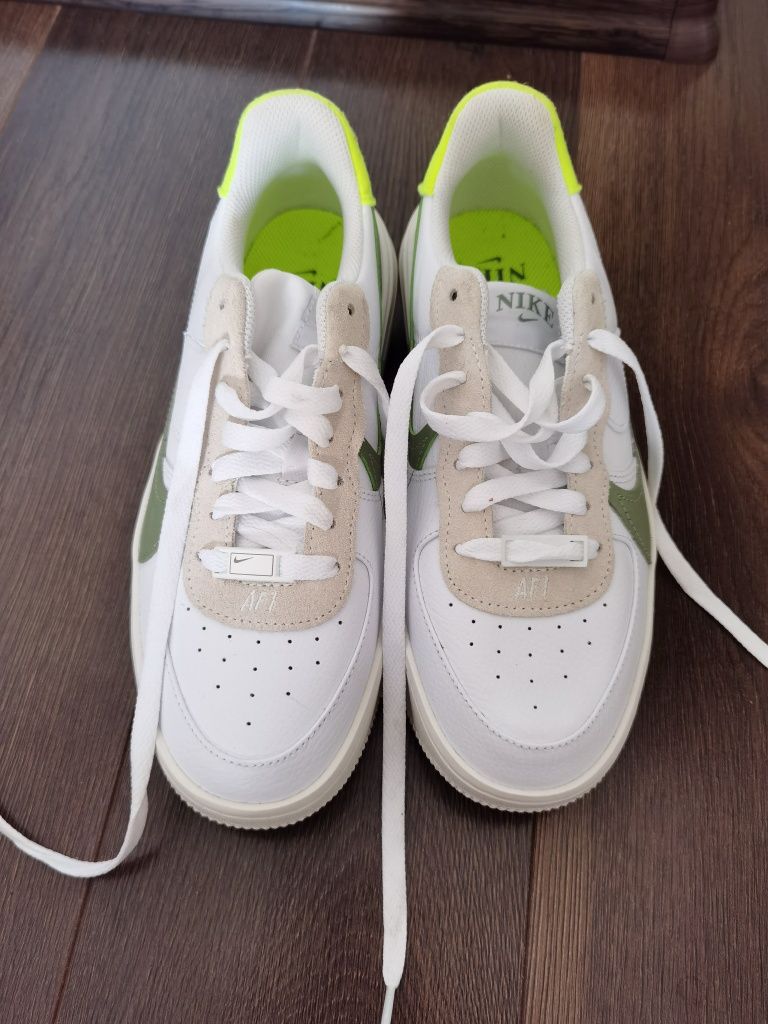 Nike, noi , mărimea 40