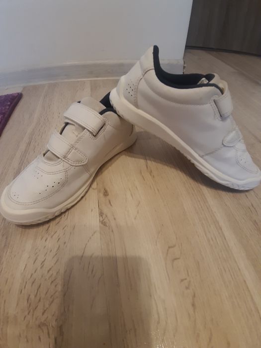Vand adidași de copii de la Decathlon, mărimea 36.