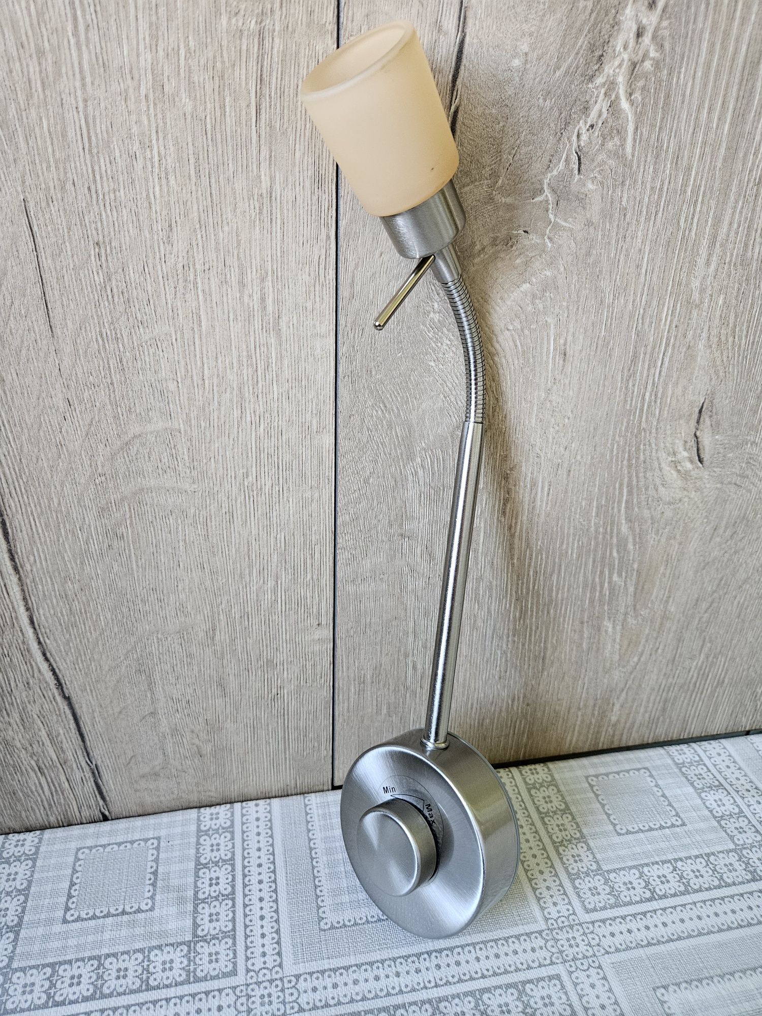 Lampă cu led ( lumină reglabilă)