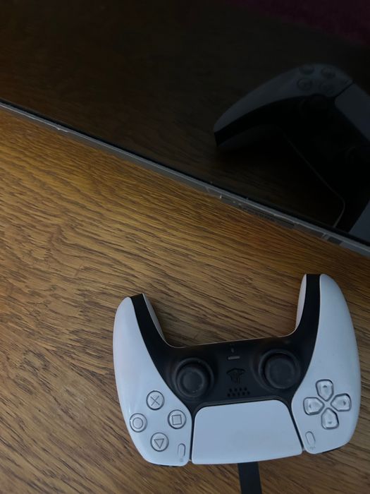 Playstation 5,700gb cu 3 jocuri