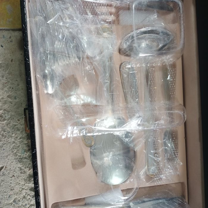 Набор столовых приборов VL-893 состоит из 86 предметов,