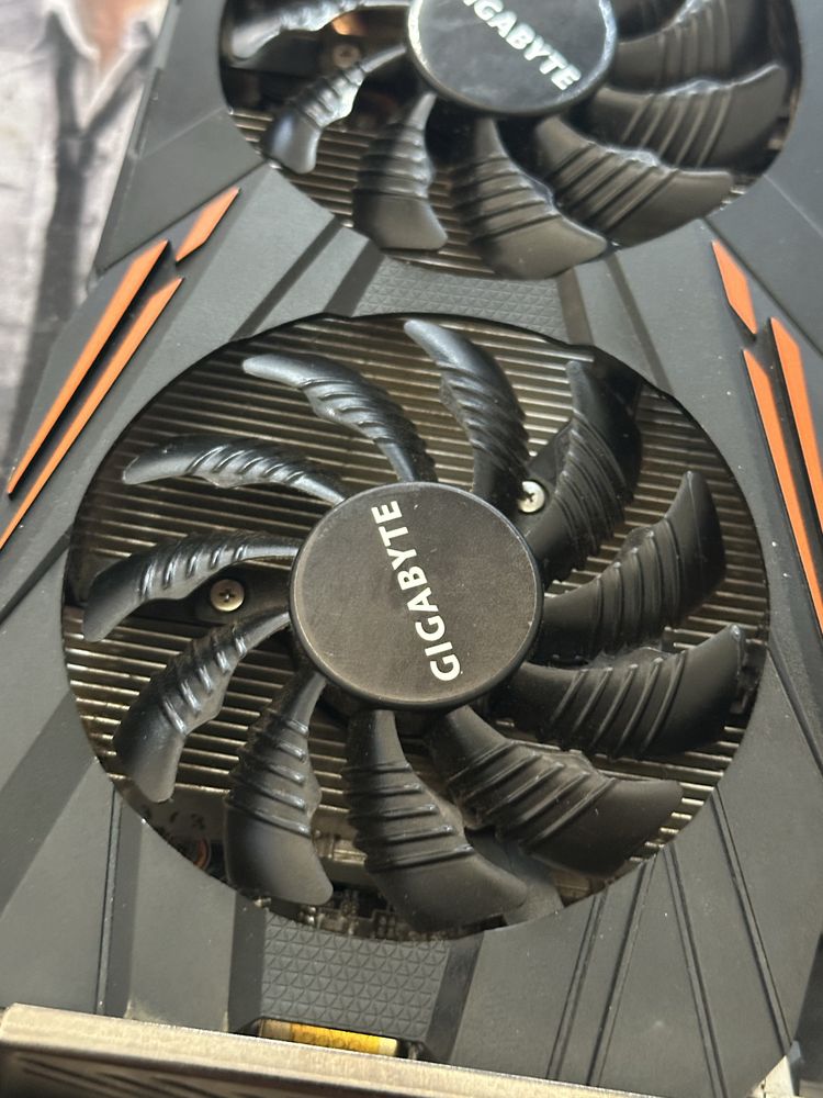 Gtx 1070 gygabyte 8gb (неразличима от нова)