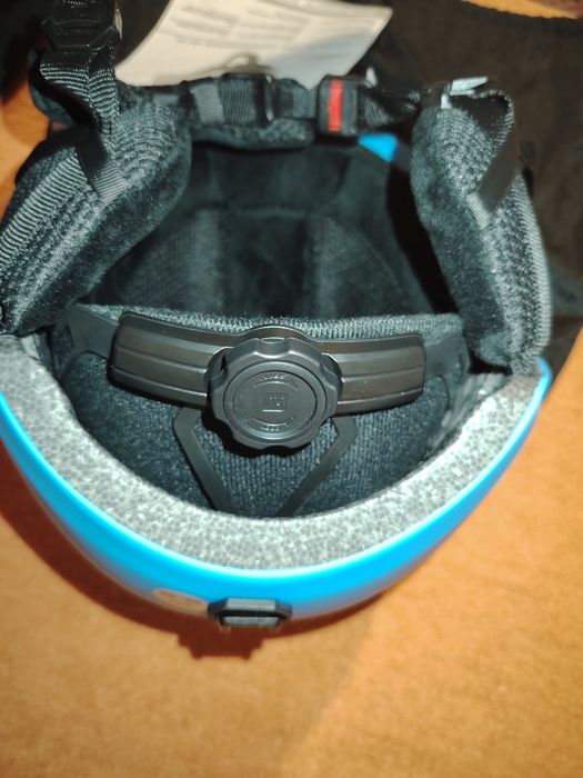 2 броя чисто нови каски за ски или сноуборд!