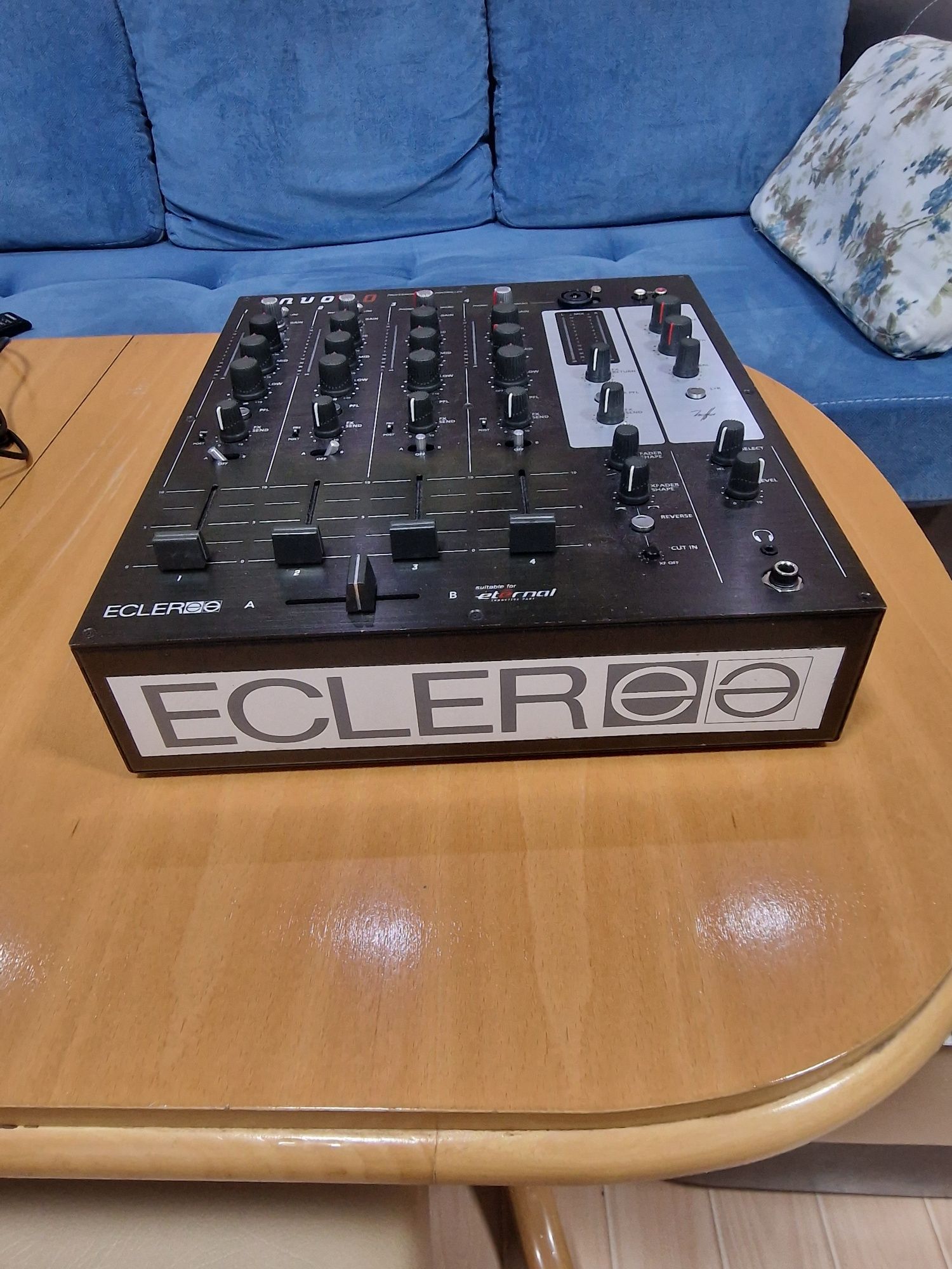 Продавам DJ  миксер  ECLER NUO 4.0.