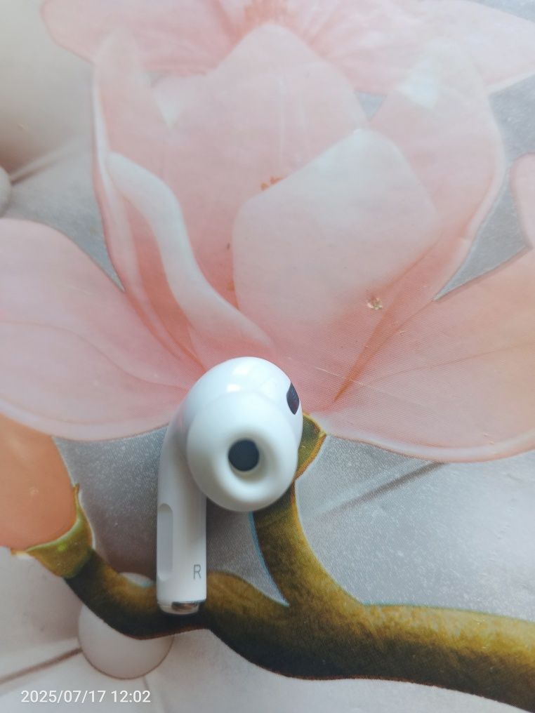 Правый наушник от air pods