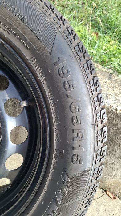 Продавам комплект зимни гуми 195/65/15 с джанти за фолцваген