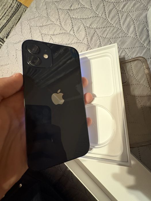 vand iphone 12..