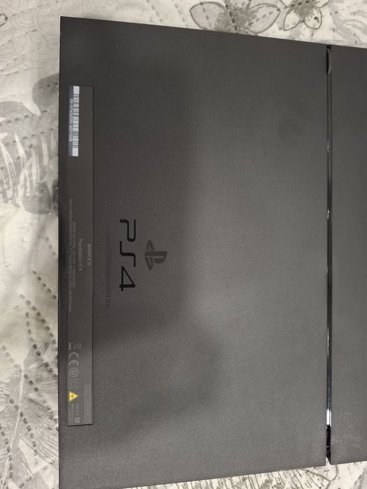 Продавам Playstation 4