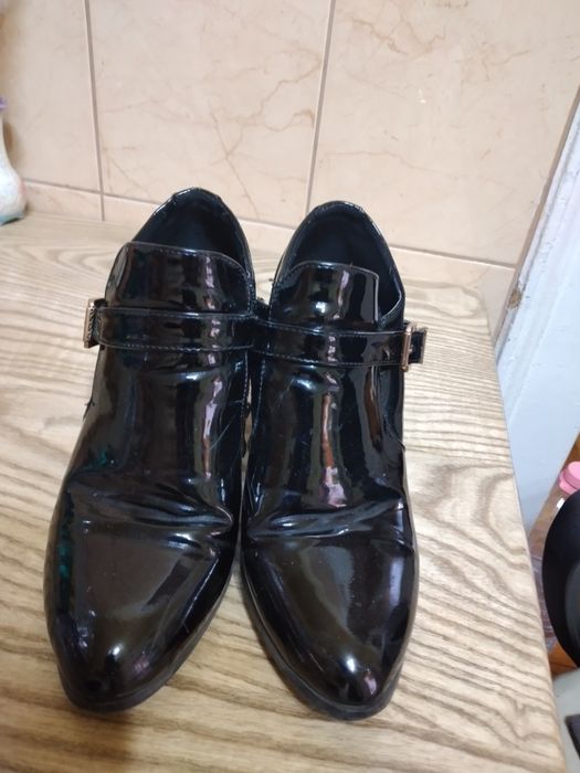 Pantofi lac marimea 38