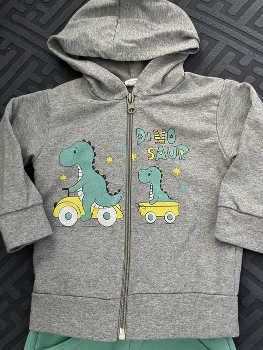 Комплет с динозавър