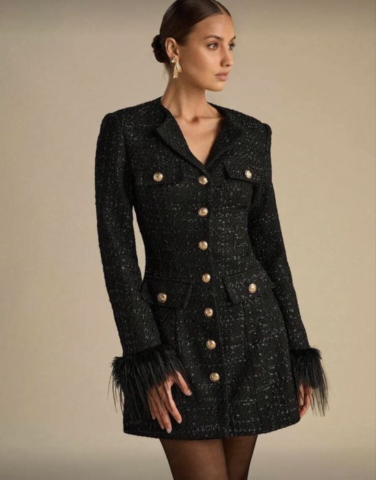 Елегантна лексозна рокля с красив завършек на ръкава