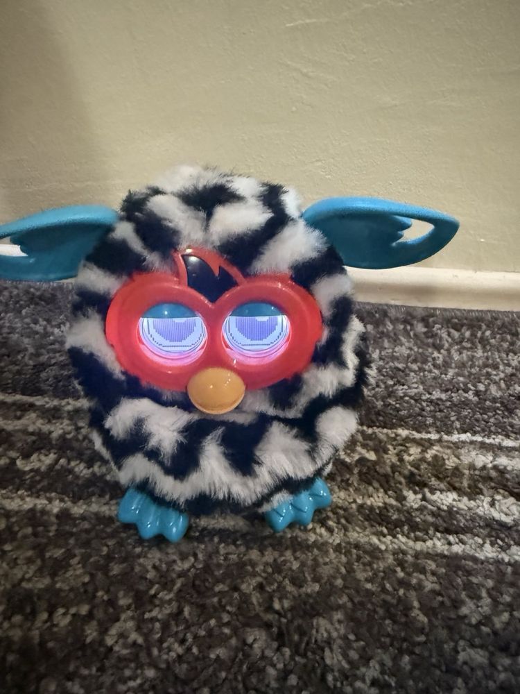 Интерактивна плюшена играчка Furby