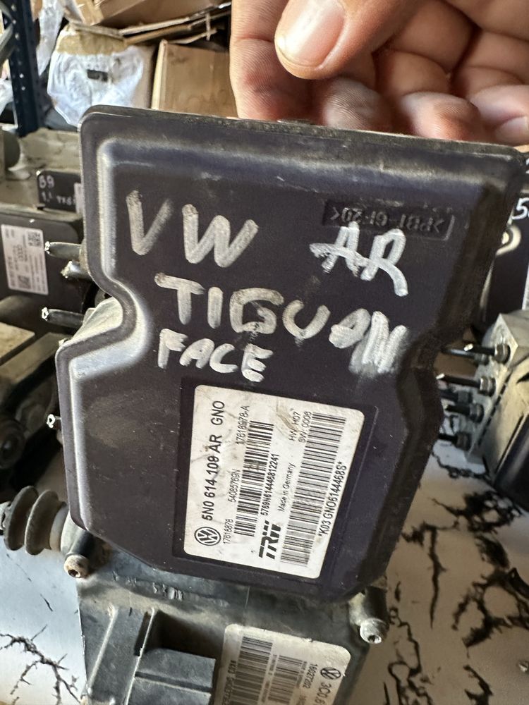 ABS помпа модул Абс за Audi Vw Tiguan Q3  5N0614109 ar