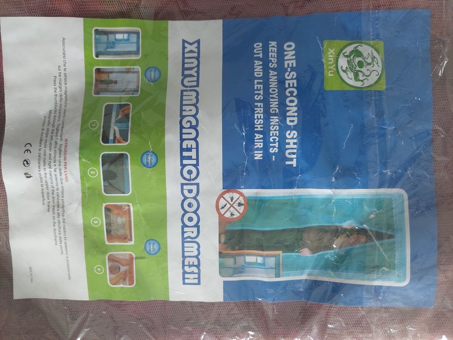 Perdea antiinsecte cu inchidere magnetică